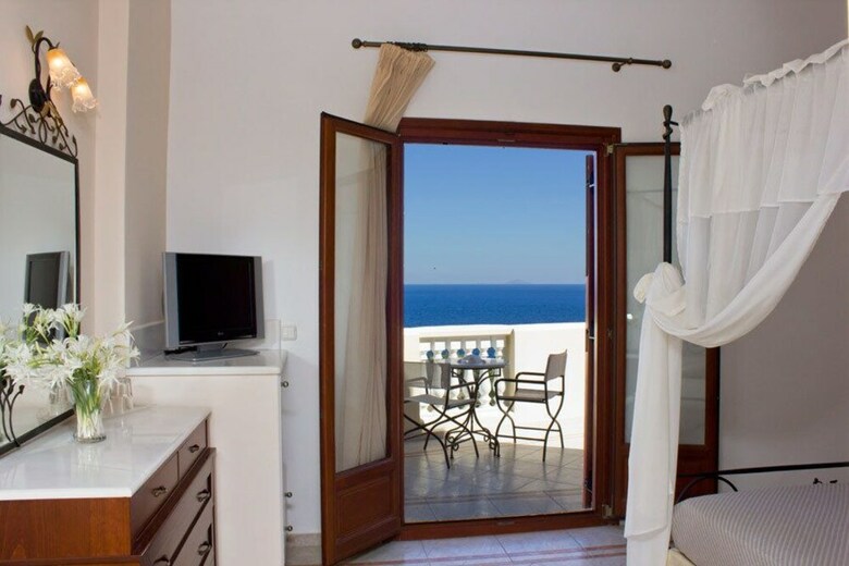Epavlis Hotel