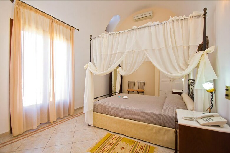Epavlis Hotel