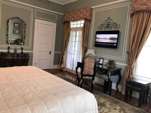 Bed & Breakfast Historic Michabelle Inn