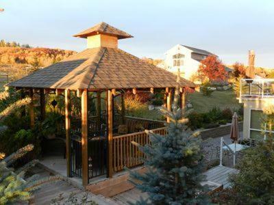 The Stone Gate Inn Bed & Breakfast