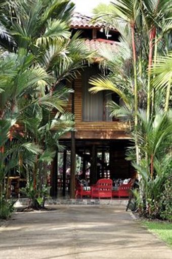 Macaw Lodge