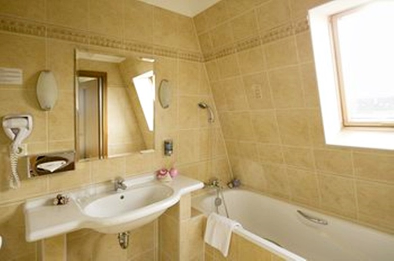 Holiday Beach Budapest Wellness Hotel With Sauna Park