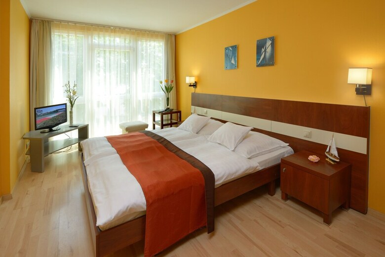 Holiday Beach Budapest Wellness Hotel With Sauna Park