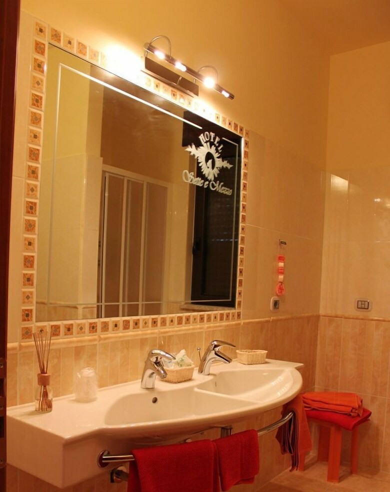 Hotel Sette E Mezzo