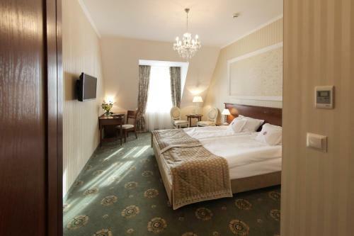Hotel Jaros?aw