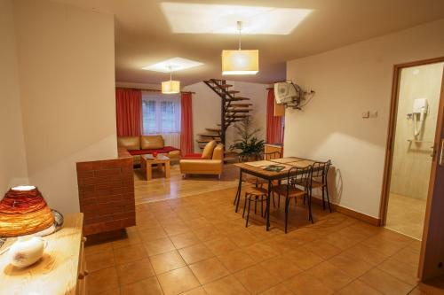 Hostal Rezydencja Bukowy Dw�r