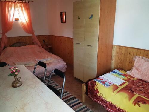 Hostal Vir�gos Vend�gh�z