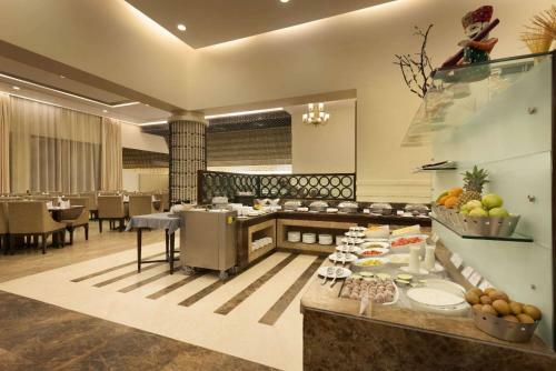Hotel Ramada Udaipur Resort & Spa