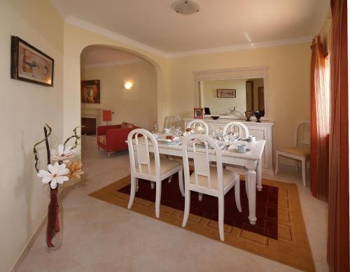 Hostal Oasis Parque Country Club