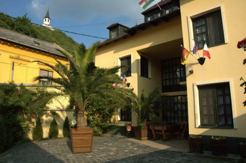 Hostal Alab�rdos Panzi� �s Apartmanh�z