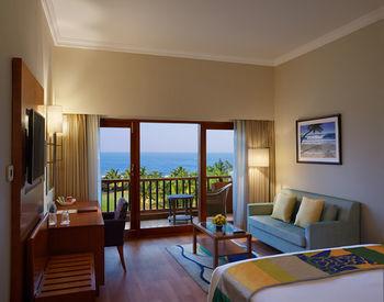 Hotel Ramada Caravela Beach Resort