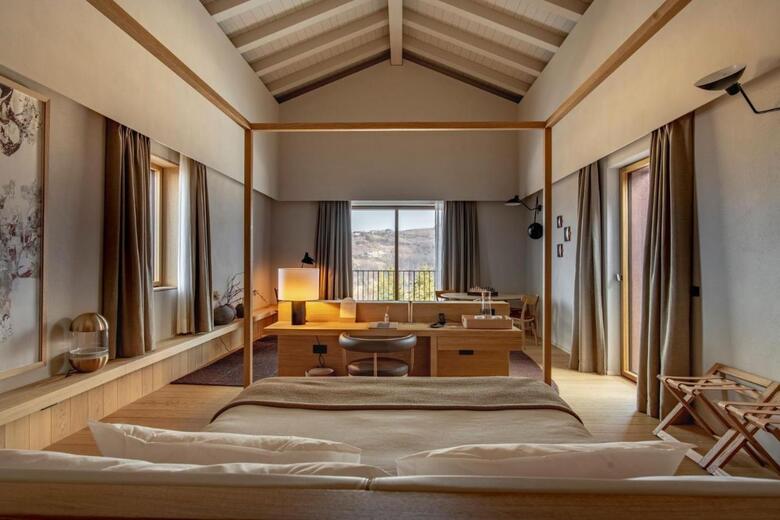 Hotel Ramada Caravela Beach Resort