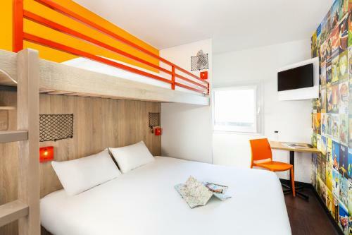 Hotel F1 Dole