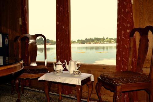 Hotel Canada Houseboats
