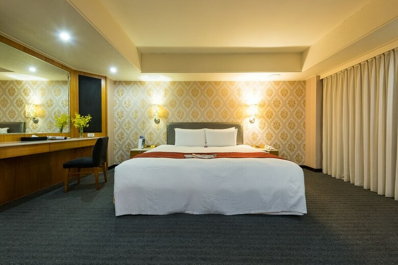 Forward Suites Hotel