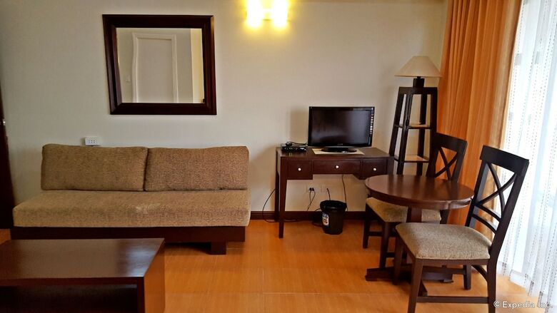 Gardenville Hotel
