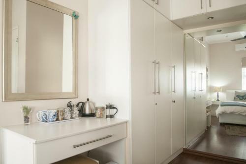 Hostal Anchor Bay Guest House