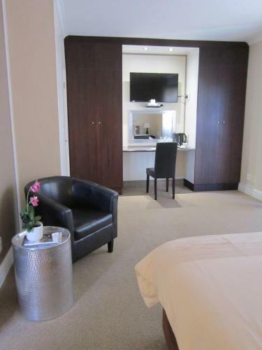 Hostal La Roche Guest House