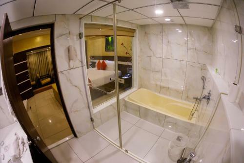 Hotel The Renai Cochin