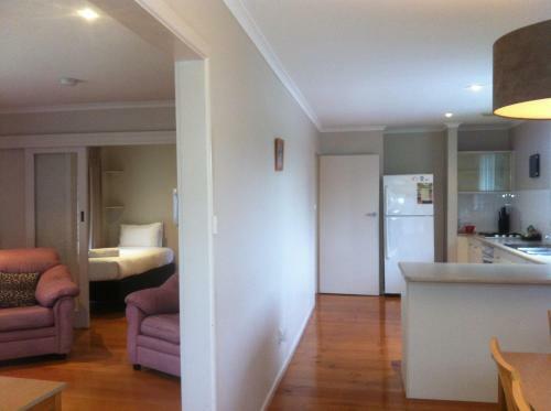 Parkwood Motel & Apartments
