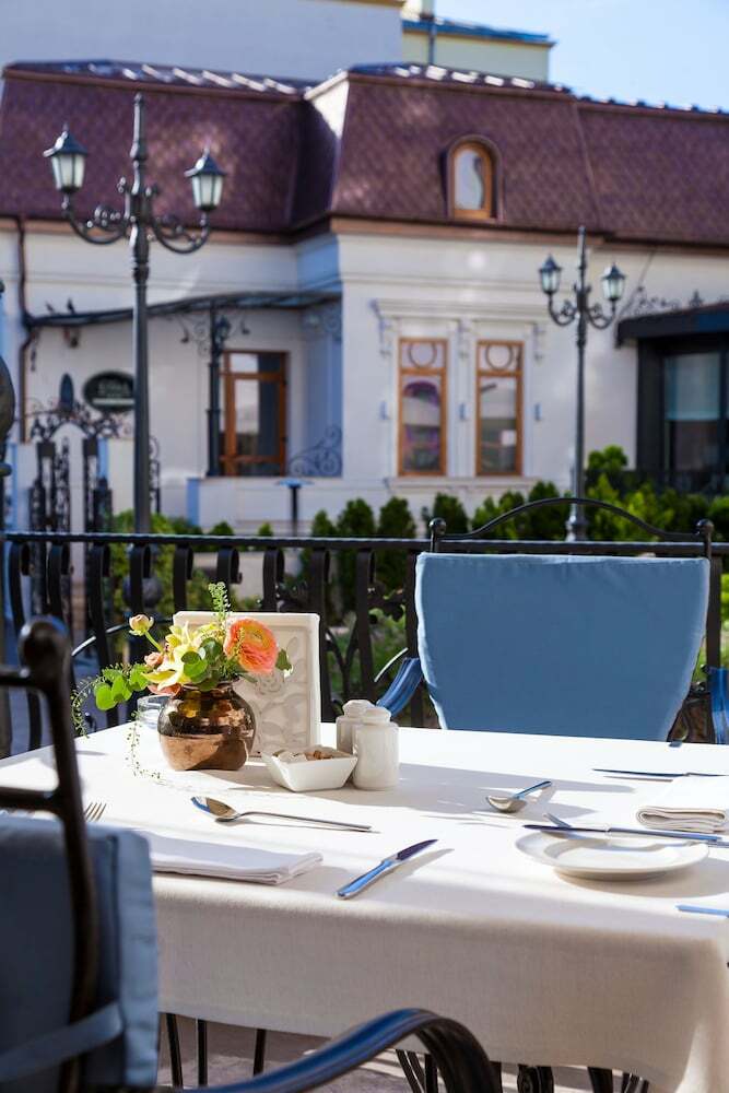 Epoque Hotel