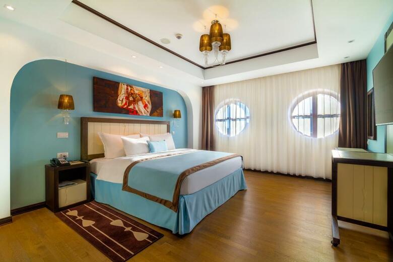 Epoque Hotel