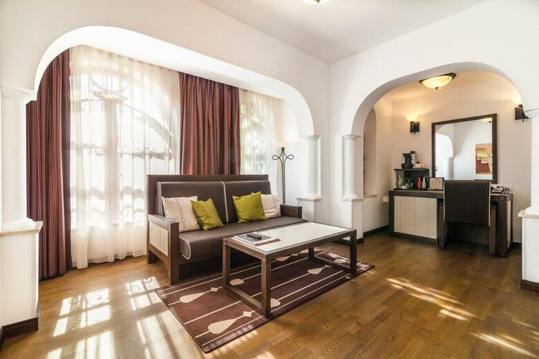 Epoque Hotel