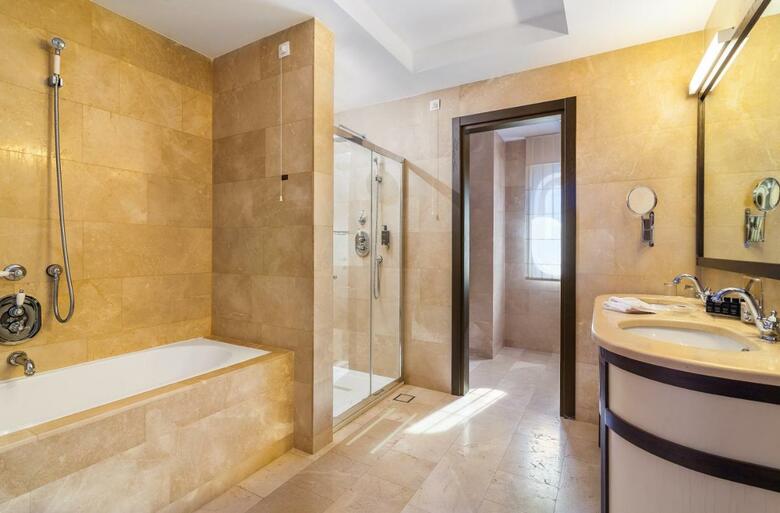 Epoque Hotel