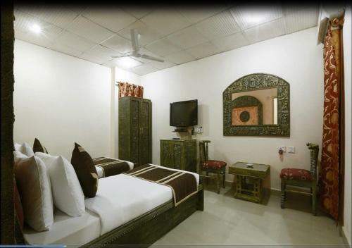 Hotel Anand Lok