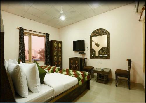 Hotel Anand Lok