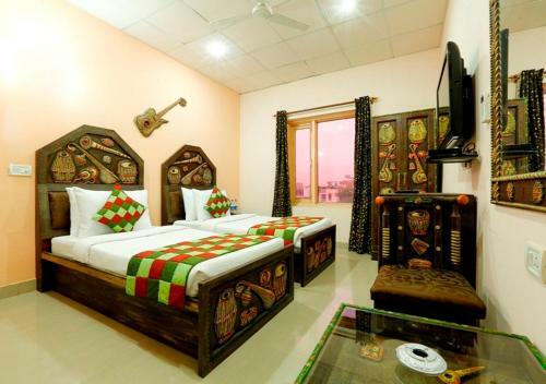 Hotel Anand Lok