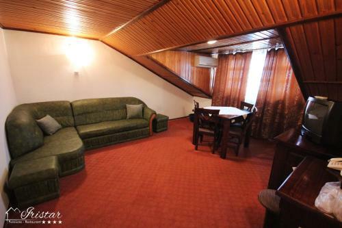 Hotel Pensiunea Iristar
