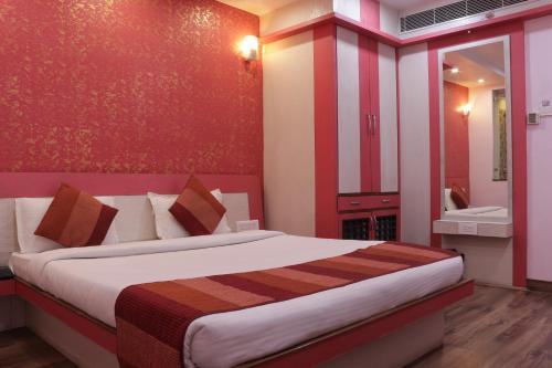Neelkamal Hotel