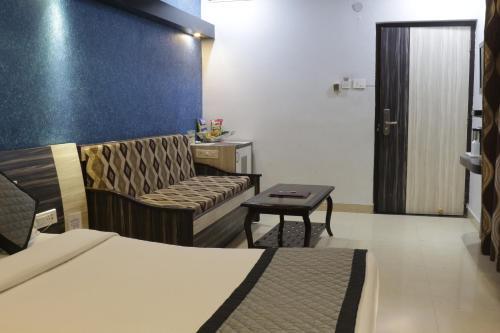 Neelkamal Hotel