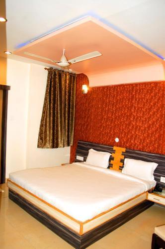 Neelkamal Hotel