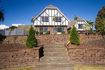 Tudor Manor Bed & Breakfast