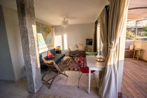 Lodge Desert Home