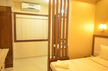 Hotel Emerald Manor