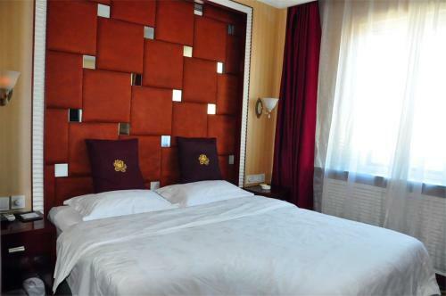 Baotou West Lake Hotel