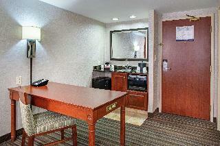 Hotel Hampton Inn & Suites By Hilton Toronto Airport