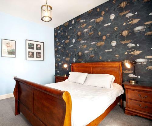 The Valley House Hostel & Bar