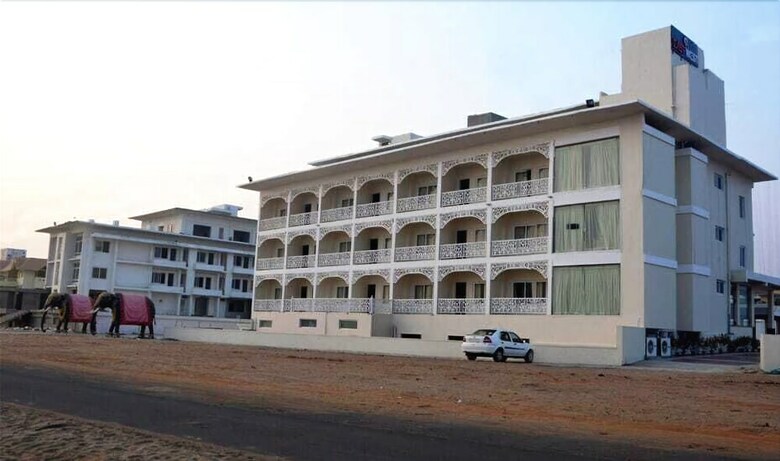Hotel East West