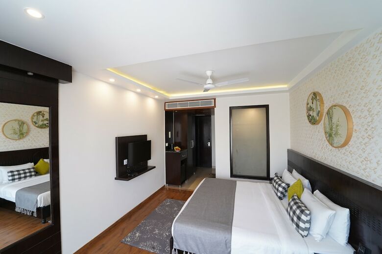 Rockland Hotel, C.r Park