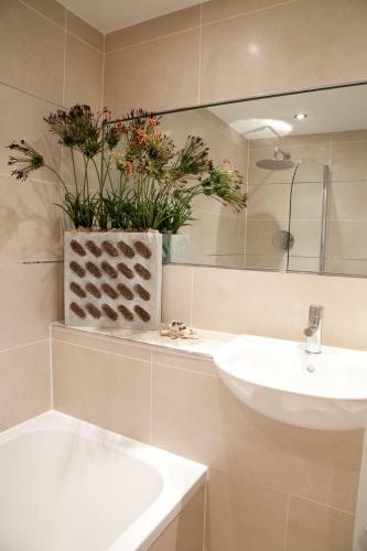 25 Millbank Riverside Townhouse