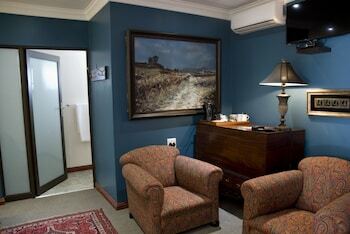 Hostal The Crown Guest House