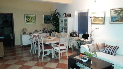 Hostal Dobrila Guesthouse