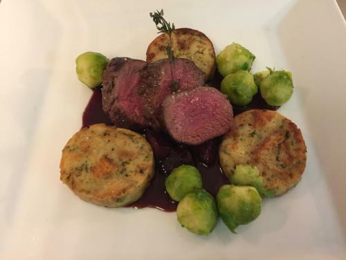 Bellaval Hotel & Restaurant
