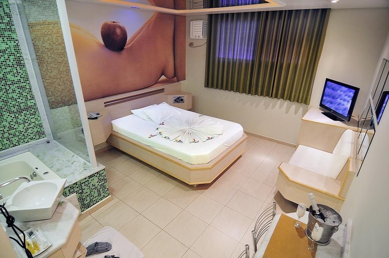 Motel Mambo - Adults Only