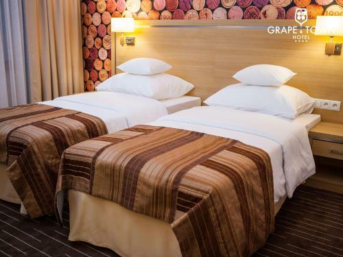 Grape Town Hotel, Spa, Sport, Bowling, Squash, Restaurant