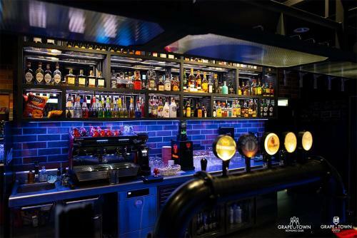 Grape Town Hotel, Spa, Sport, Bowling, Squash, Restaurant